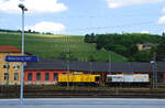 Zwei Maschinen der SGL V180.08 & V180.05 verbringen die Wochenendruhe vor dem Lokschuppen in Würzburg Hbf.