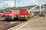 Viel Los in Ulm am 30.07.07... - 218 409-1 wartet links im Bild auf Arbeit, eine V 100er fhrt in der Bildmitte mit einem ziemlich interessanten Gterzug ein, whrend rechts einige Dieseltriebzge abgestellt sind.