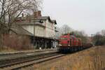 203 383-5 (203 149-0 SWT) und 203 405-6 (203 151-6 SWT) vom Stahlwerk Thüringen (SWT) mit dem täglichen Schrottzug von Cheb (Cz) nach Könitz am 18.12.2021 bei der Durchfahrt durch den