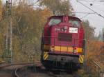 Diese 203 der  duisport rail  rauscht am Gasometer in Oberhausen vorbei. Das Foto stammt vom 31.10.2007