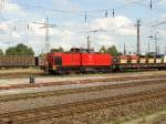 203 111-0 (angemietet von Alstom) mit einem kurzen Gterzug in Magdeburg-Rothensee.