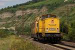 103 302-5 + 711 005-9 bei der Durchfahrt durch Thngersheim am 31.07.2010