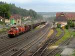 203-28 (203 003-9) und 203-29 (203 013-8) ziehen am 14. August 2014 einen Schrott- und Stahlzug durch Kronach in Richtung Süden.