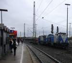 Ein Nachschuss von der V206 und V105  Sally   beide von der Rurtalbahn rangiern in Achen-West.
Aufgenommen vom Bahnsteig in Aachen-West. Bei Regenwolken am Kalten Nachmittag vom 25.2.2015.