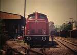 11 Juni 1991  211 133-4 (BwTK)Heilbronn-Südbahnhof
seit der Einführung der Stadtbahn (AVG) nach Öhringen/Hohenlohe Kbs 783 (710.4) ist die Srecke ab dem Abzweig HN-Karlstor abgerissen worden . Heilbronn Südbahnhof ging bis in die Ende 60 jahre des letzten Jahrhunder die Schmalspurbahn nach Beilstein-Marbach ( Bottwartalbahn) im Südbahnhof war die Rollschemelanlage, zu dem Zeitpunk bis dato der Aufnahme gab es dort vier Normalspurgleise noch.Hn Südbahnhof Lag zwischen der Brücke Oststraße und Charlottenstraße heute Überbaute Wohnfläche