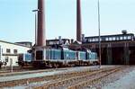 Das Bw Tübingen im Sommer 1983, so wie es sich mir zeigte: Vorn die beiden DB-Lokomotiven 211 357-9 und 211 210-0 (und daneben zwischen zwei 211er Lokomotiven DB-Lok 215 010-0)