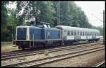 211208 mit einem Werbeträger Silberling am Haken stand am 8.7.1991 um 14.10 Uhr im Bahnhof Osterburken.