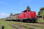 ELV 211 019-5 (V100 1019) steht mit ihrem Sonderzug anlässlich des Bahnhofsfestes in Stockheim in Ober-Widdersheim bereit zur Fahrt nach Glauburg-Stockheim.