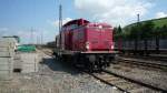 Lokschuppenfest am 05. Juli 2009 im Eisenbahnmuseum Wrzburg. Neben einem Einblick in den Lokschuppen, Besichtigen aller Museumswagen und einer Echtdampf Spur G Anlage konnte man auch mit der V 100 1200 fahren, die vom Verein mhevoll aufgearbeitet wurde und seit Januar 2009 wieder in Wrzburg ist.