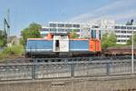 EX NBE 212 058-2 rangiert mit einem Altschotterzug in Hürth Kalscheuren. An der Eifelbahn finden Bauarbeiten statt im Moment. Samstag 8.7.2017