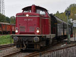 Die Diesellokomotive 212 007-9 verkehrte  zwischen Eisenbahnmuseum und Bahnhof Bochum-Dahlhausen.