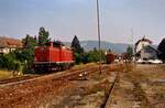 Der Bahnhof Weilheim und seine Gleise waren 1985 schon etwas ungepflegt, die DB hatte diese Nebenbahn am Rande der Schwäbischen Alb über lange Zeit heruntergefahren.