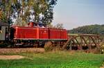 DB-Lok 212 242-2 auf der Brücke vor Weilheim bei einer Sonderfahrt auf der DB-Nebenbahn Kirchheim-Weilheim.