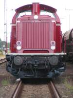 V 100 der EfW (ex DB) 212 240-6 am 04.07.2004 in Haltern/Westfalen. Die Lokomotive war gerade zu diesem Zeitpunkt frisch berholt worden und sah tatschlich ladenneu aus.
