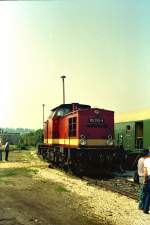 Diesellok BR 112 der DR auf einer Fahrzeugausstellung in Erfurt-West, um 1986   ORWO-Farbbild, digitalisiert