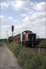 212 196 der Nordbayerischen Eisenbahn ist mit Gleistransportwagen bei Hohenlimburg unterwges. (29.05.2009)