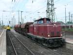 Die EfW 212 370-1 untersttzt die Weichenerneuerungen zu den Gleisen 10+11 im Dortmunder Hbf.(24.05.2010)