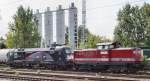 2 Maschinen der  Eisenbahn Gesellschaft Potsdam  machten am 20.08.10 Station am S-Bahn Haltepunkt Greifswalderstrae in Berlin. Zu sehen sind 182 502-5 und 212 024-4