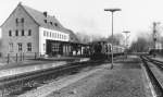 Im August 1988 besa Illesheim noch einen vollwertigen besetzten Bahnhof mit Formsignalen und zwei Bahnsteiggleisen.