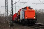 212 256-2 der NBE mit Hilfszug kurz vor der Klner Sdbrcke am 28.02.2012