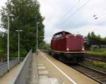 212 052-5 von der EfW-Verkehrsgesellschaft mbH kommt als Lokzug die Kohlscheider-Rampe hoch aus Richtung Neuss und fährt in Richtung Aachen-West und fährt durch Kohlscheid in Richtung