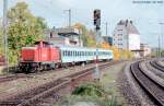212 291 erreichte im Frühjahr 2000 mit ihrer RB aus Windsbach den Bahnhof Ansbach. Die lokbespannten Züge der Nebenbahn fuhren ein mal täglich über Wicklesgreuth hinaus, um in Ansbach Dampf für die Zugheizung zu  tanken .