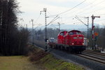 212 036-8 und 212 298-4 ziehen am 06. Februar 2016 einen Flachwagen bei Creidlitz in Richtung Coburg.