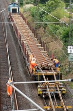 Neue Schienen braucht das Land. Im Juni 2015 zufällig erwischt in Bochum mit der Lokomotive 212 376-8. (Aufnahme vom 27.06.2015)