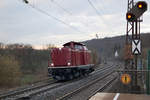 Die altrote 213 332 fährt am 16. Februar solo durch den Haltepunkt in Westerstetten Richtung Ulm.