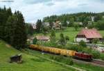 V100 2335 der Nesa mit einem Spenobauzug im Schlepp am km 69,1 21.5.09