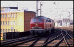 215035 fährt hier am 27.2.1991 um 14.43 Uhr aus Gerolstein kommend in den HBF Köln ein.