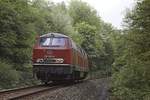 216 022-4 fährt im Mai 1976 als Lz durch das Angertal