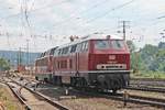 Nachschuss auf V160 067, als diese am Nachmittag des 22.06.2019 von der V200 007 über die Fahrzeugparade des Sommerfestes vom DB Museum in Koblenz Lützel gezogen wurde.