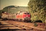 02.07.1991 erster Wagen Byse 216 221-2 E3857 von Franfurt/M nach Stuttgart, im Hbf. Lokwechsel auf BR 110 Fotostand Heibronn Osteinfahrt im Hintergrund der Wartberg