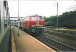 216 221-2 mit einer RB auf der Strecke Fulda - Gieen. Sept. 97. Foto-Scan.