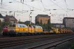 Nachdem die Wiebe Loks 10 (216 122),Lok 9 (211 045) und Lok 11 (216 012) den Kran in ihren Zug rangiert hatten warteten sie genau wie 294 888 und 232 592 in Dsseldorf-Rath auf Weiterfahrt in Richtung Duisburg.
Aufgenommen am 29.8.12.