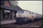 216083 mit E 3284 um 10.58 Uhr am 27.10.1989 nach Osnabrück im Bahnhof Cloppenburg.