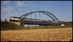 216083 mit einem Eilzug nach Osnabrück am 27.10.1989 um 10.58 Uhr auf der Brücke über den Mittellandkanal bei Achmer.