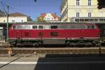 Am 17 September 2015 wird IGE 216 224 in Regensburg vom Bahnsteig aus im Flanken fotografiert.