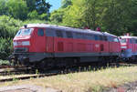 Auch 217 012-4 gehört der Pfalzbahn Eisenbahnbetriebsgesellschaft und war am 27.08.2016 in Schwarzerden abgestellt.