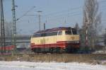 Nachschuss der der schnen 217-001-7 in ihrem, fr mich einzig wahrem Farbkleid. Rauschte mit hoher Geschwindigkeit am 13.01.09 an Regensburg-Ost vorbei. 