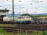 217 014-0 mit ein paar Güterwagen am 14.06.14 in Koblenz Lützel von einen Öffentlichen Fotopunkt aus Fotografiert