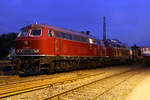 218 455 der EfW mit 215 023 & 260 770 in Köln Kalk am Abend des 06.04.2017 (öffentl. zugänglich)