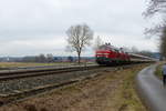 218 426 so wie eine Schwesterlok am 11.3.18 mit EC 194 bei Aichstetten auf dem Weg nach Lindau bzw. Winterthur