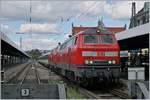 Die beiden DB 218 421-6 und 218 423-2 haben einen EC von München nach Lindau gebracht. Die Traktion für die Weiterfahrt des Zuges nach Zürich übernimmt nun eine SBB Re 4/4 II (Re 421) 

24. Sept. 2018