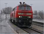 Die V 218 498-4 und 420-8 erreichen mit dem EC 194 Kempten im Allgäu. Die Bildgestaltung des sich selbst verdeckenden Zugs war von mir so geplant. 
15. März 2019