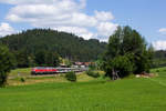 218-463-8 und 422-4 vor dem EuroCity bei Harbatshofen Richtung Röthenbach.