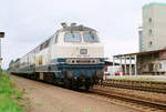11. September 1993, im Bahnhof Burgkunstadt hält ein Eilzug mit 218 199 (Krupp 1973) nach Hof. 