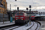 218 428-1 hat soeben an den  EurCity EC 191 in Lindau Hbf rangiert.