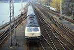 Zum Abschied der Baureihe 218 von der Allgäubahn noch einige Aufnahmen aus dem Archiv: Draufsicht auf die 218 902-5, die im April 1982 in Lindau Hbf.